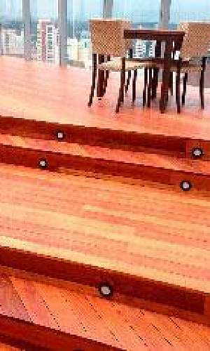 Aplicar verniz em deck de madeira Aplicar verniz em deck de madeira