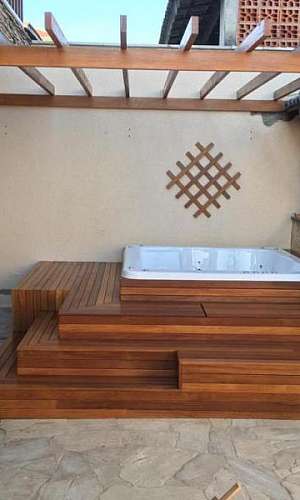 Deck de madeira para jacuzzi Deck de madeira para jacuzzi
