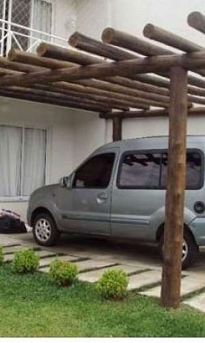 Pergolado de madeira roliça Pergolado de madeira roliça