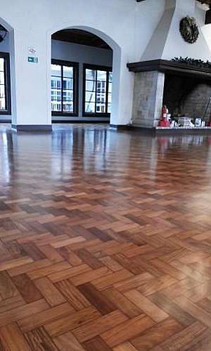 Recuperação de tacos de madeira Recuperação de tacos de madeira